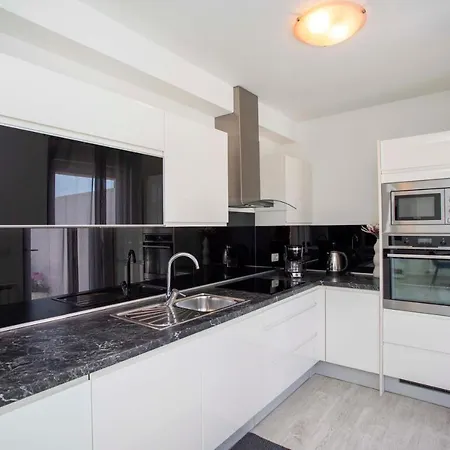 Panorama Apartment *